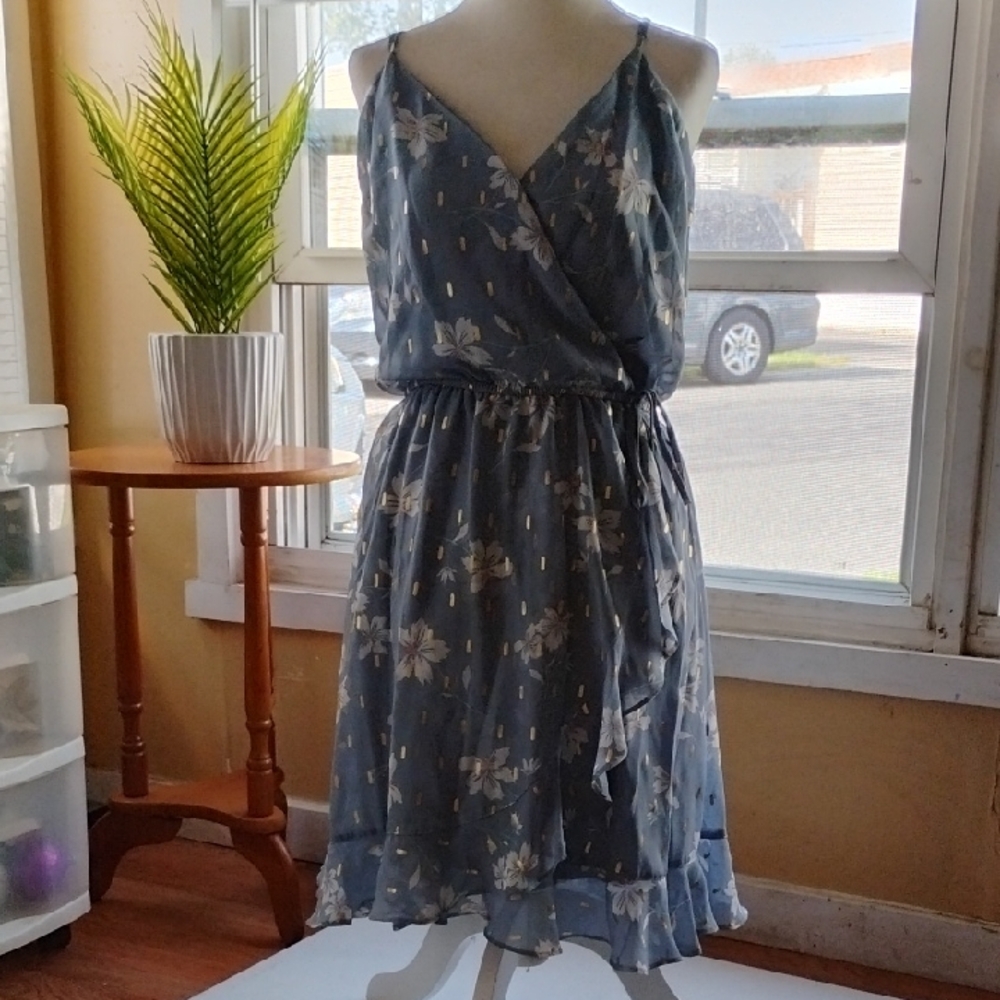 EUC WOMEN'S FLOWY DRESS